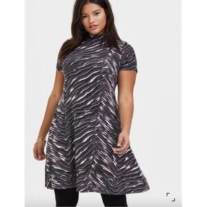 TORRID NWT Hacci Grey & Pink Zebra Patterned Trapeze Dress // 2X
